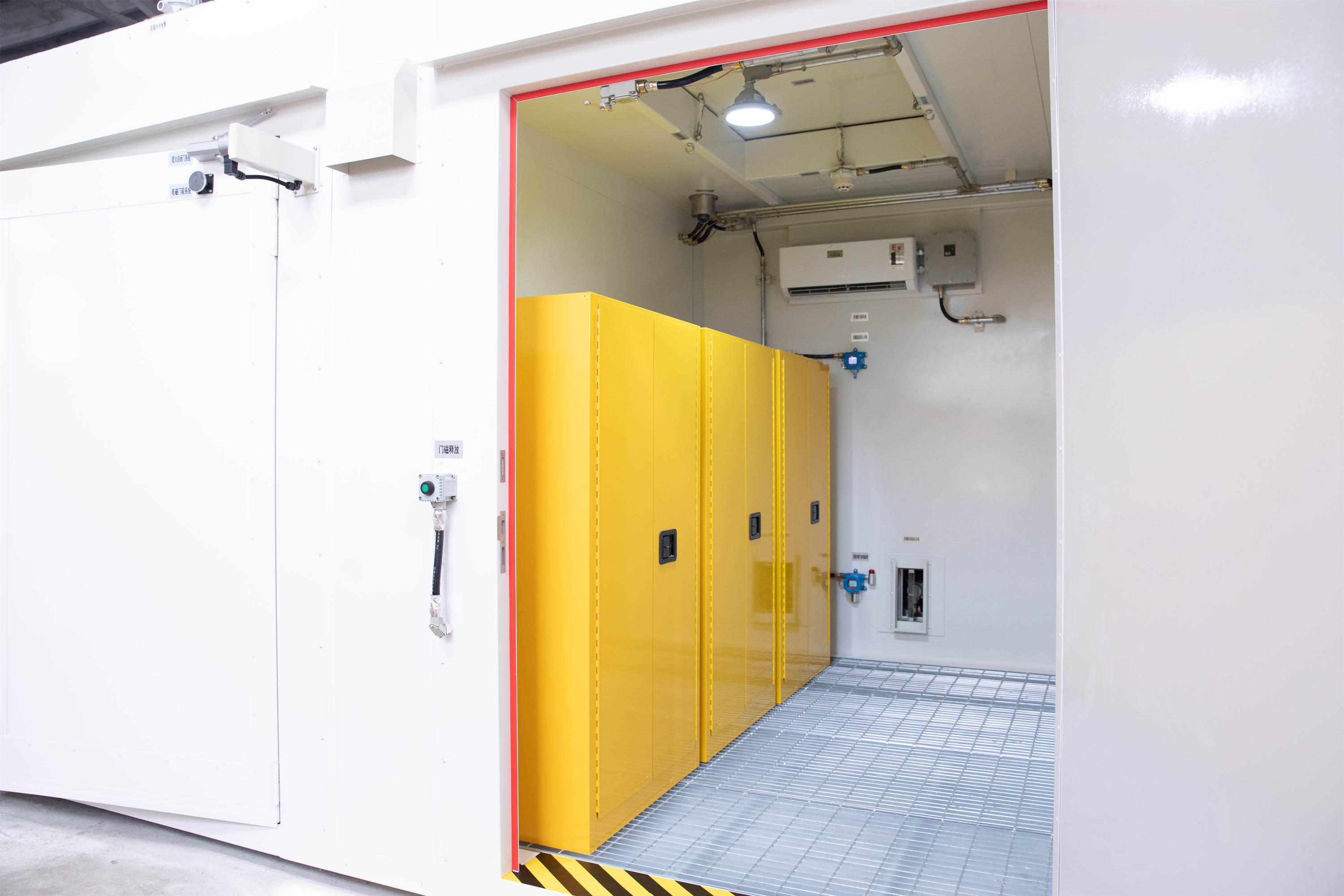 Latest company blogs about Liuyang Explosion Highlights Safety Gaps: Technical Approach of Intelligent Explosion-Proof Storage Systems